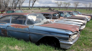 Illustration for article titled Classic cars of a huge Nebraskan junkyard get a second chance at life
